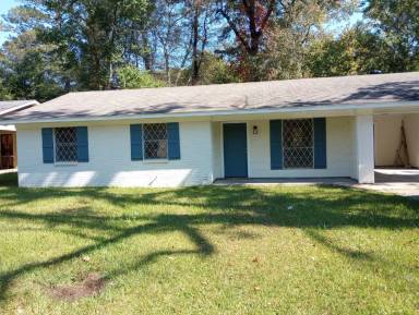 Main picture of 166 E Woodcrest Dr