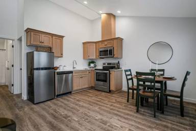 Main picture of 461 32nd St