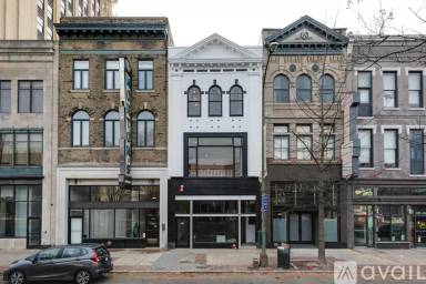 Main picture of 211 E Broad St