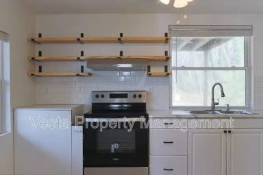 Main picture of 117 Moody Ave