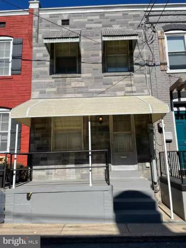 Main picture of 227 E Madison St