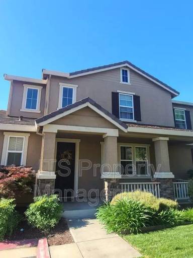 Main picture of 715 Courtyards Loop