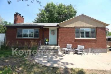 Main picture of 3382 Monroe Blvd