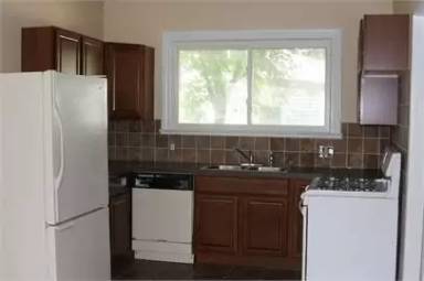 Main picture of 212 N Summit St