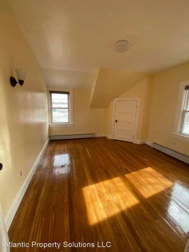 Main picture of 63 N Broadway