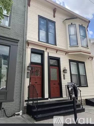 Main picture of 134 Chambersburg St