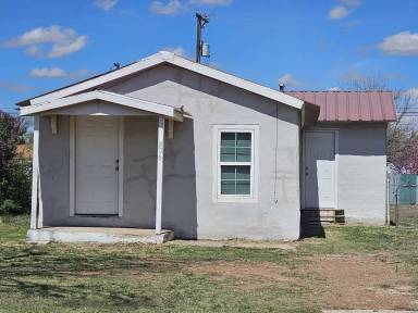 Main picture of 306 W 11th St