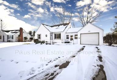 Main picture of 215 Hayes Ave NE