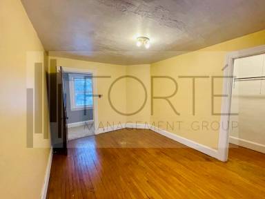 Main picture of 117 Flower Ave E