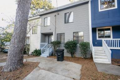 Main picture of 1900 Holmes St
