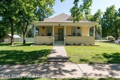 Main picture of 439 W 2nd St