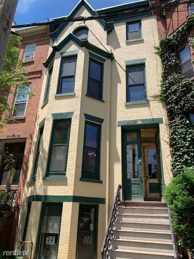 Main picture of 33 S Lake Ave