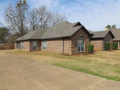 Main picture of 2062 Old Oak Dr