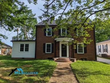 Main picture of 229 W Elm St