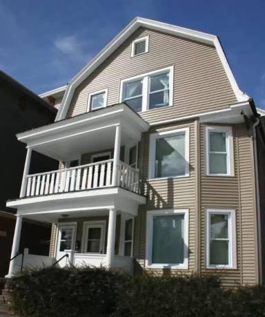 Main picture of 410-412 W Mifflin St