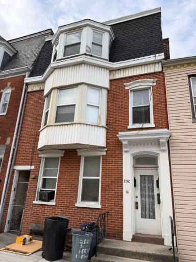 Main picture of 250 S Pershing Ave