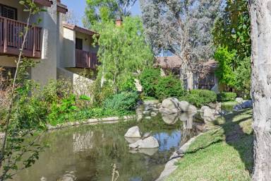 Main picture of 21555 Burbank Blvd