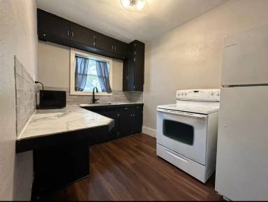 Main picture of 902 S 15th St