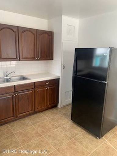 Main picture of 2365 Irving Ave