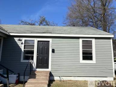 Main picture of 1201 - 1203 Estelle St