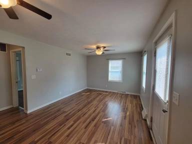 Main picture of 404 E Poplar St