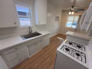 Main picture of 357 W Broadway
