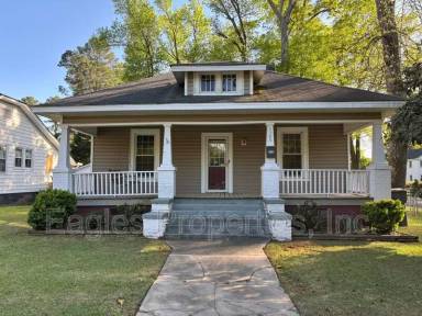 Main picture of 1300 Evergreen Ave