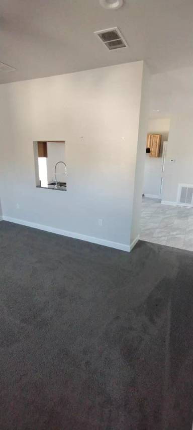 Main picture of 125 Main St