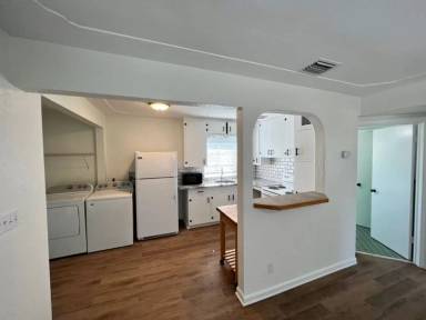 Main picture of 136 1/2 30th Ave N