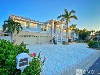 Main picture of 5935 Bayview Cir S