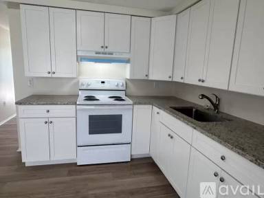 Main picture of 901 S Broadway