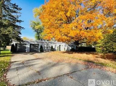 Main picture of 8014 Lake Wood Dr