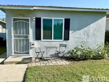 Main picture of 1210 W Victory Blvd