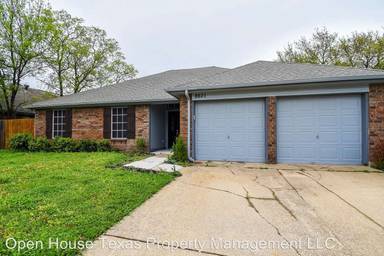 Main picture of 8621 Douglas Ave