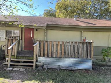 Main picture of 702 Jernigan St