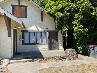 Main picture of 530 S Grape St