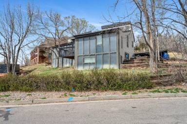 Main picture of 212 N Limit St