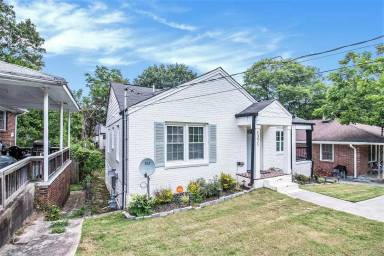 Main picture of 1351 Gideons Dr SW