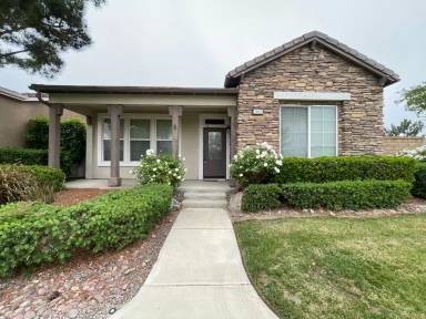 Main picture of 262 Lakewood Ln