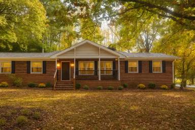 Main picture of 550 Lystra Rd