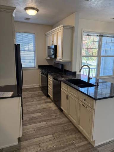 Main picture of 1000 Adams Pointe Blvd