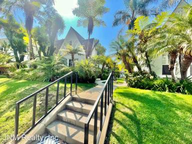 Main picture of 537 N Orange Dr
