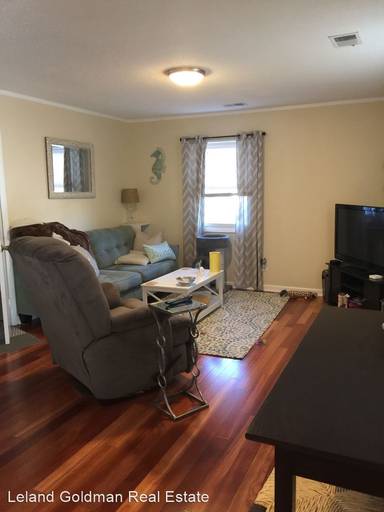 Main picture of 2220 Dinwiddie Rd