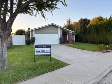 Main picture of 2507 Moss Cir