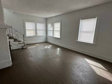 Main picture of 4523 Wabash Ave