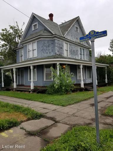 Main picture of 2 SE Goodwin Ave