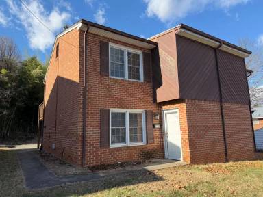 Main picture of 3814 Plantation Rd NE