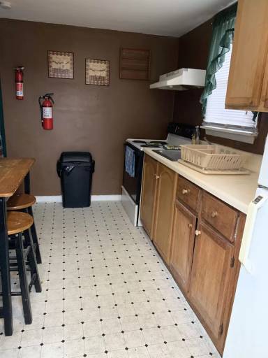 Main picture of 833 West Marshall Street - C