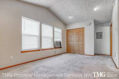 Main picture of 22014 NE Chinook Way