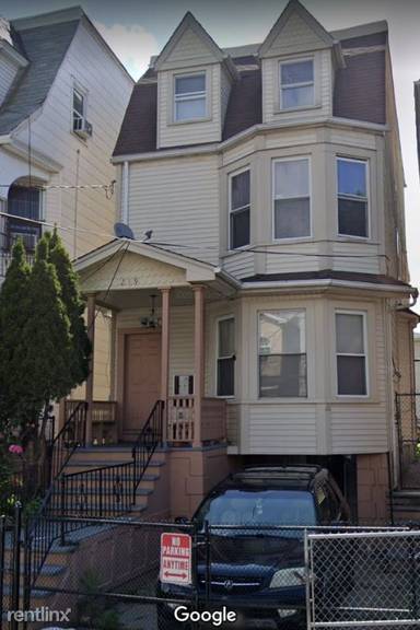 Main picture of 219 N 6th St